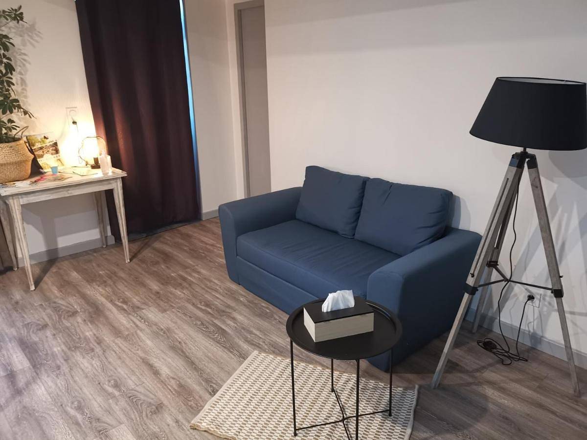 Appartement entier, Apartment with Terrace in Lassay-les-Châteaux, Parc naturel régional Normandie-Maine