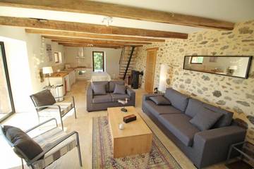 Gîte pour 6 personnes, avec piscine ainsi que terrasse et jardin à Condat-sur-Vienne