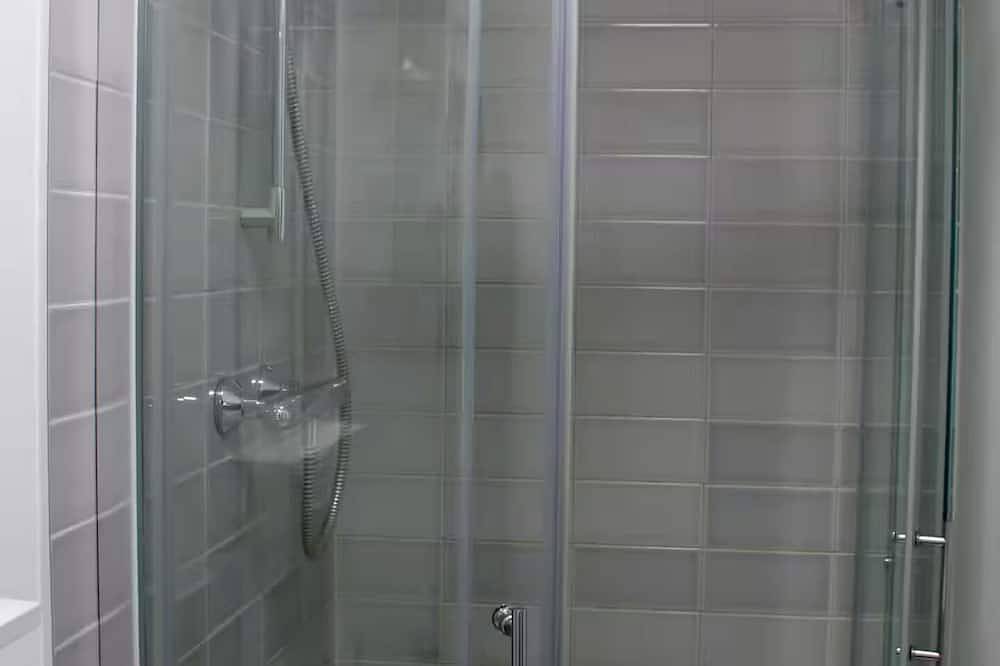 Ganze Wohnung, Modern 1Br Guest Lodge • Free Parking • Near Lgw in Crawley, West Sussex