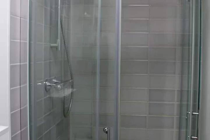 Appartement entier, Modern 1Br Guest Lodge • Free Parking • Near Lgw in Crawley, Sussex de l'Ouest
