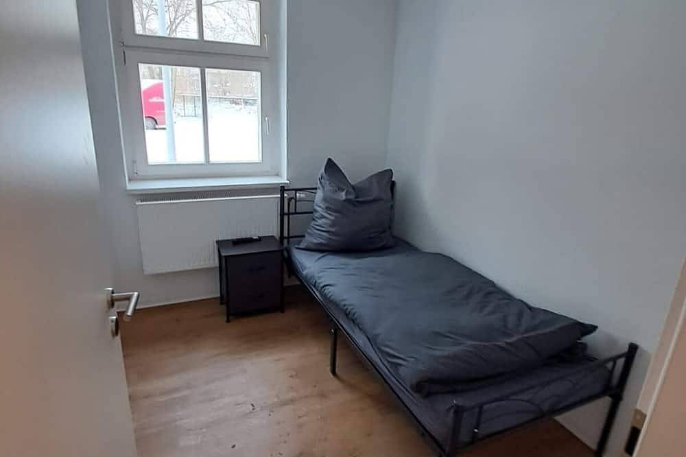 Ganze Wohnung, Dreibettzimmer für 3 Gäste mit 42m² in Massen-Niederlausitz in Finsterwalde, Naturpark niederlausitzer heidelandschaft (Brandenburg)