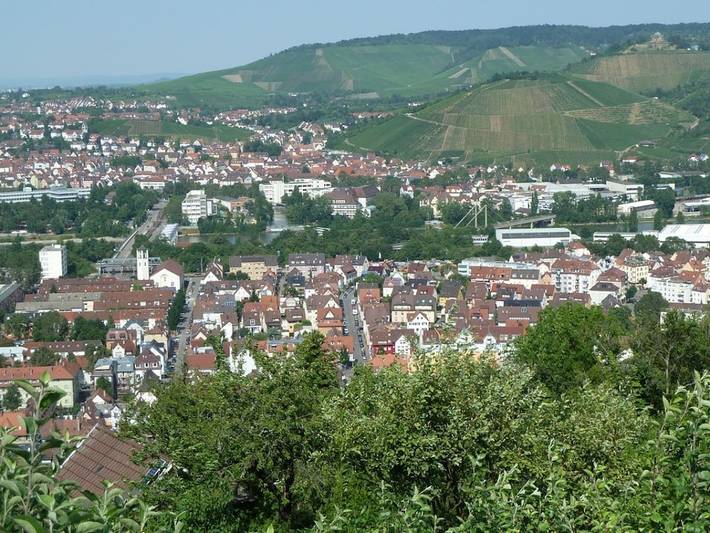 Gemütliche 1-Zimmer-Wohnung mit Balkon, Küche und Internet in der Nähe des Stadtzentrums in Stuttgart, Stuttgart Region