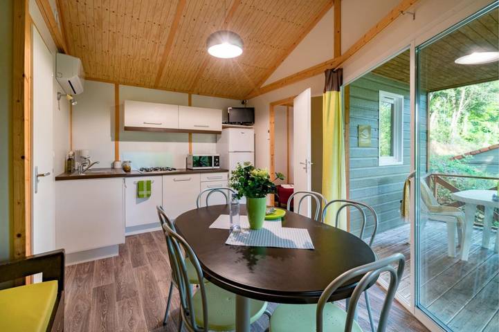 Camping pour 6 personnes, avec terrasse ainsi que piscine et jardin, adapté aux familles dans Périgord Noir - 4