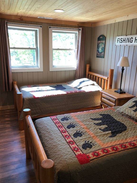* Neue Liste * Douglas Lake Front Cabin Retreat mit Bootsrampe und eigenem Dock in Douglas Lake
