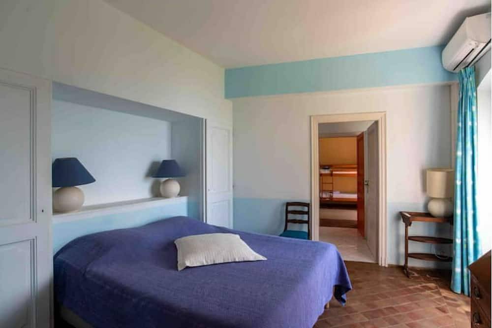 La Malpagne Villa 400m2 Pieds Dans L'eau in Rayol-Canadel-sur-Mer, Parque nacional Port-Cros