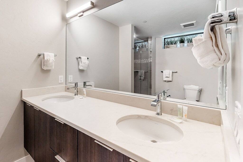 Ganze Wohnung, Modern riverfront condo w/ a gas fireplace, washer/dryer & private patio in Silverthorne, Arapaho and Roosevelt National Forests