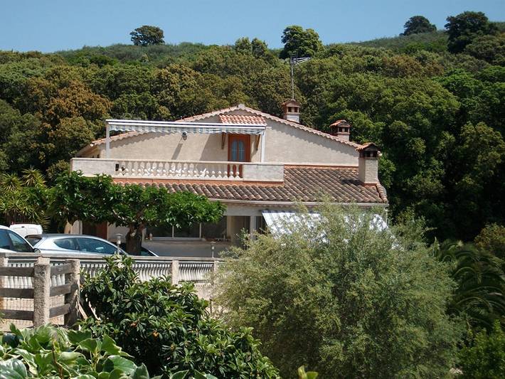Gîte pour 6 personnes, avec Terrasse ainsi que Jardin et Vue dans Sagone - 2