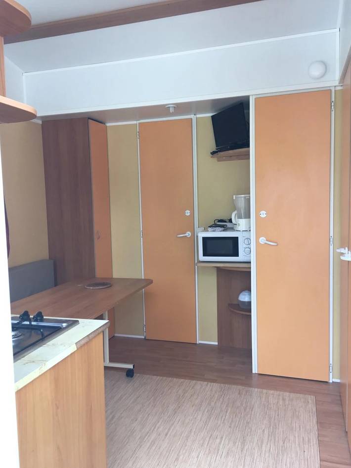 Mobil home pour 3 personnes, avec jacuzzi ainsi que sauna et bassin pour enfant à Thiviers - 2