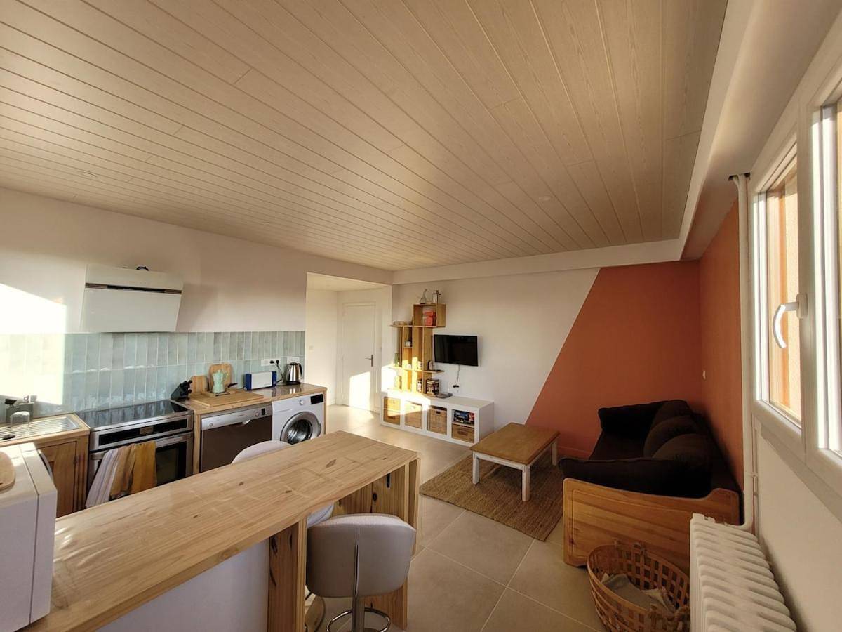 Appartement entier, Appartement 1 à 4 personnes entre lacs vignes et montagnes in Porte-de-Savoie, Région de Chambéry