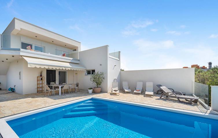 Location de vacances pour 8 personnes, avec piscine et terrasse à Rogoznica - 3