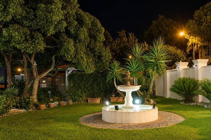 Chambre d’hôte pour 2 personnes, avec Terrasse et Jacuzzi ainsi que Jardin et Vue à Praia a Mare