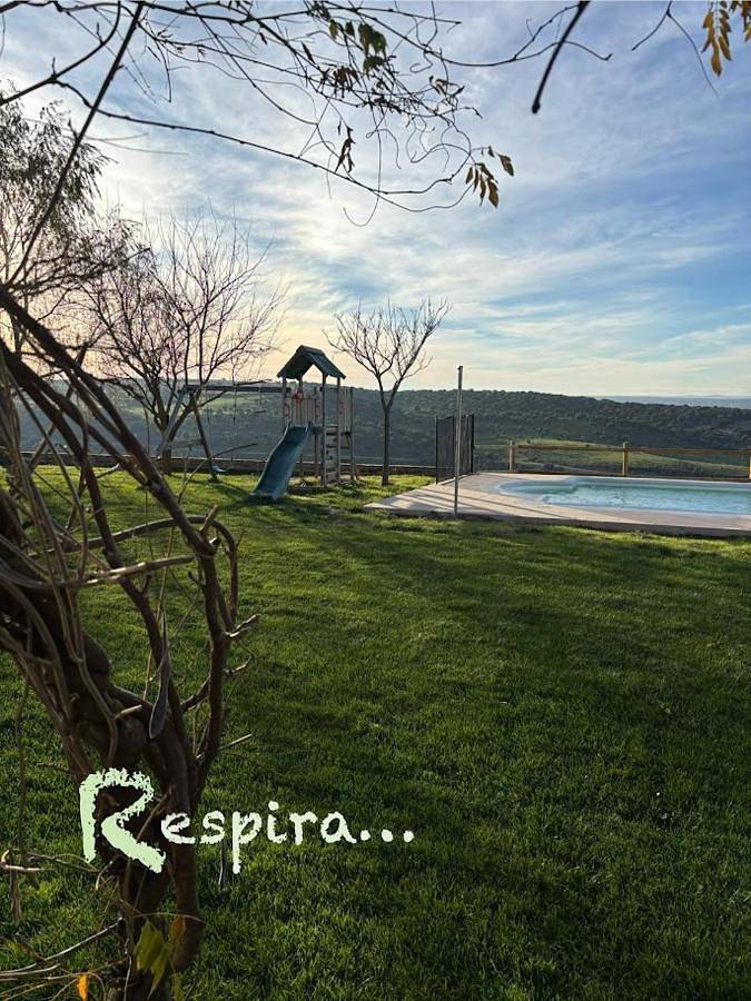 Casa rural para 12 personas, con jardín además de jacuzzi y piscina, Familias con niños en Comarca de Ciudad Rodrigo
