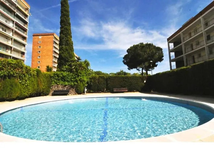 Apartamento de vacaciones para 4 personas, con piscina y balcón además de jardín y vistas - 1