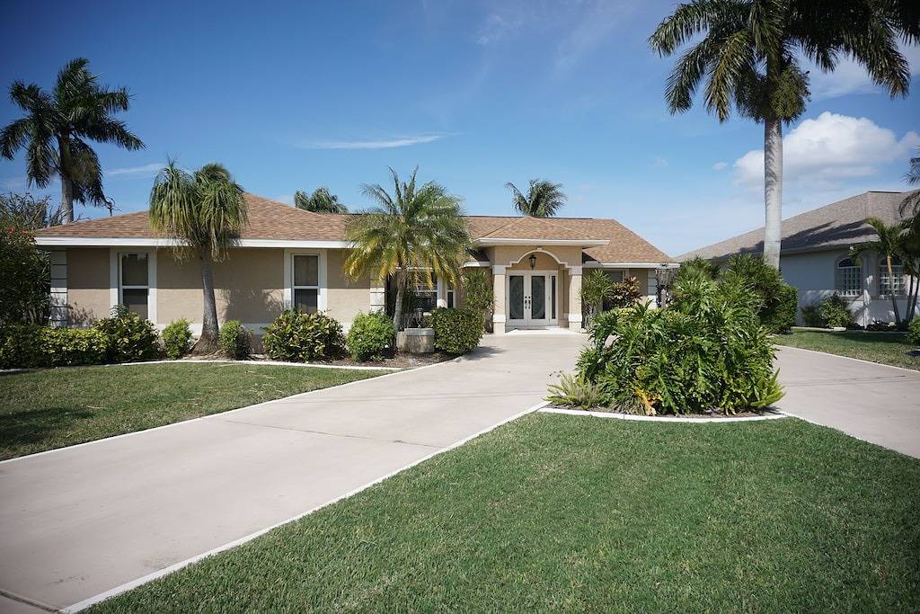 Wunderschönes Haus mit direktem Golfzugang und Pool - brandneues Master-Bad im April 2018 in Cape Coral, Southwest Florida