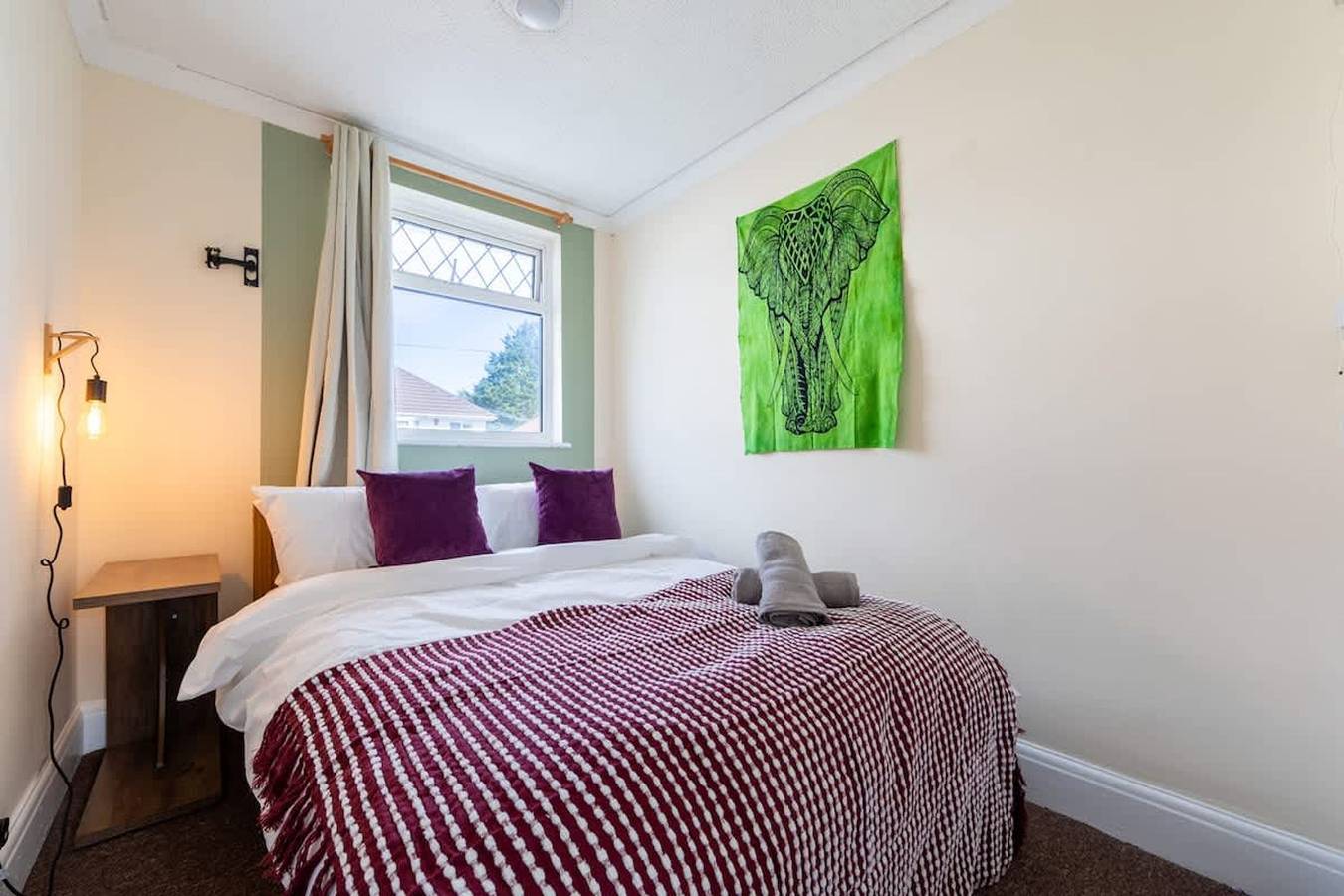 Perfect Booking   3 Bed Home with Free Parking in Bristol, South West England