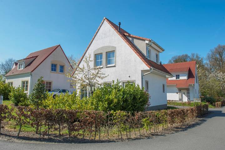 Bungalow für 5 Personen, mit Balkon/Terrasse und Terrasse sowie Garten