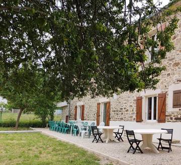 Maison d’hôte pour 8 personnes, avec jardin ainsi que terrasse et piscine, animaux acceptés à Gagnières