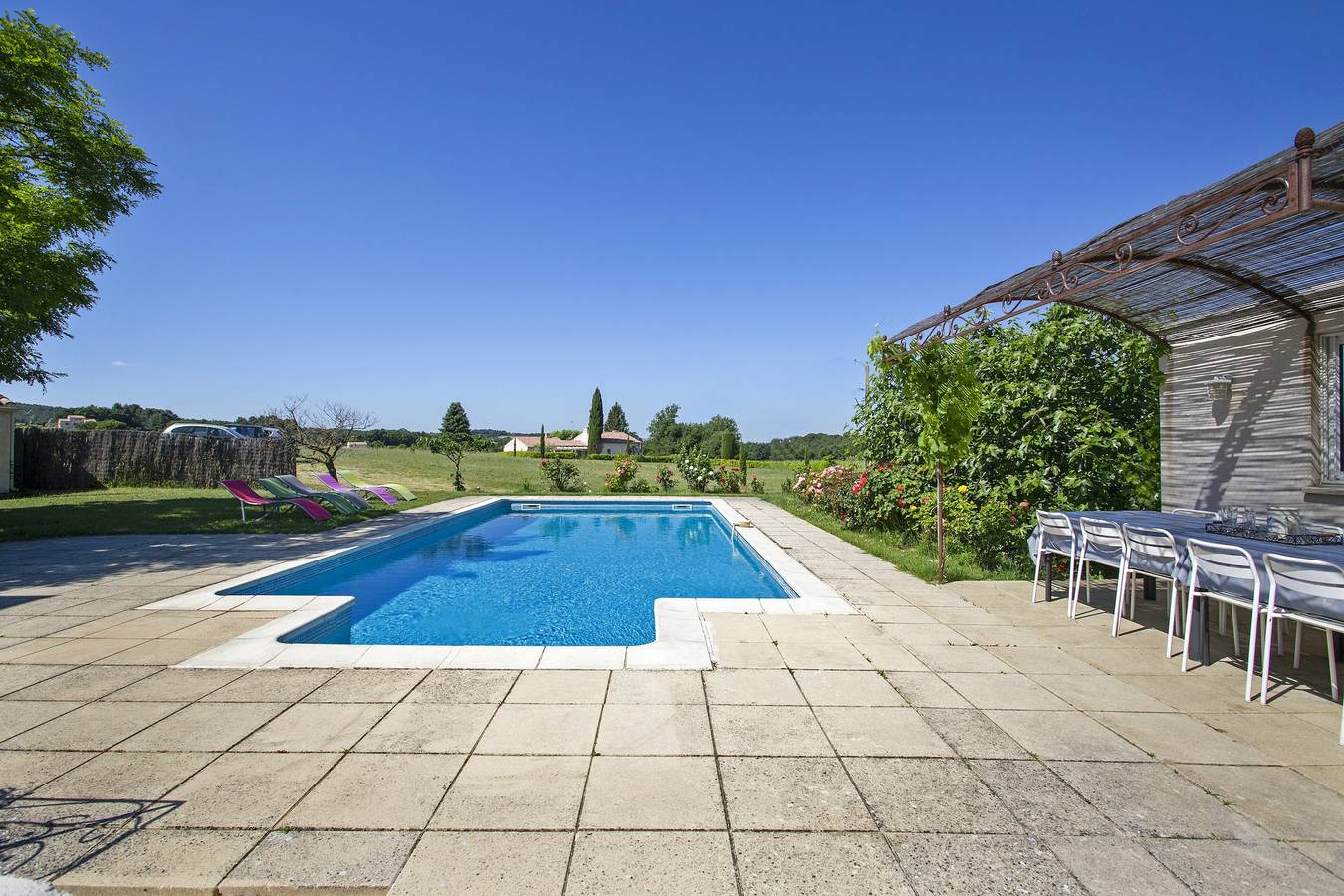 Charming Villa in La Tour-d'Aigues with Private Pool in La Tour-d'Aigues, Parc naturel régional du Luberon