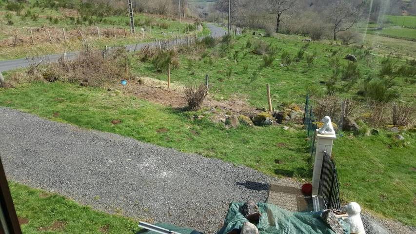 Gîte pour 2 personnes, avec jardin et vue, animaux acceptés à Chastreix - 2