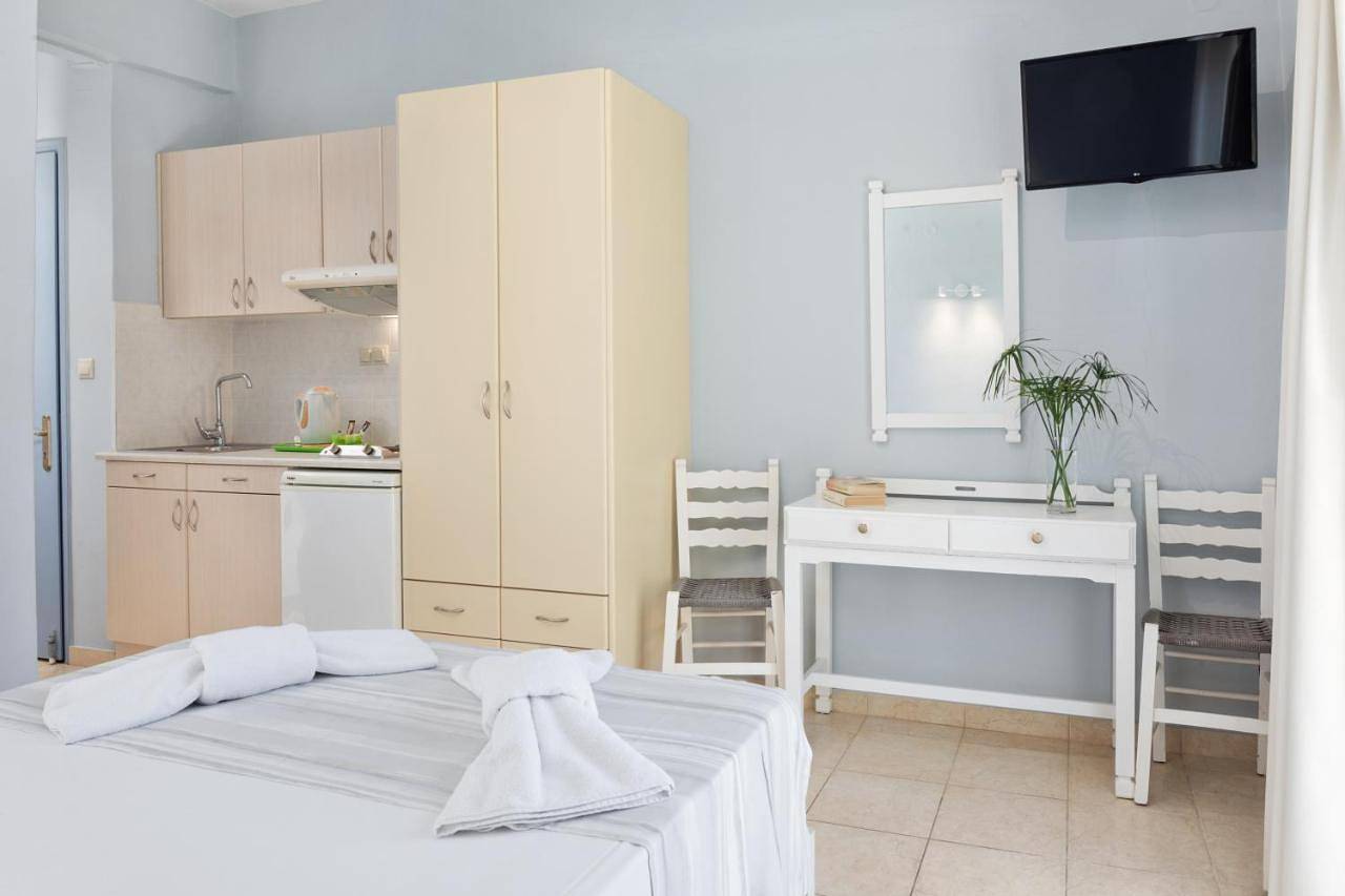 Comfort Family Studio with balcony in Benitses, Corfu, Corfou