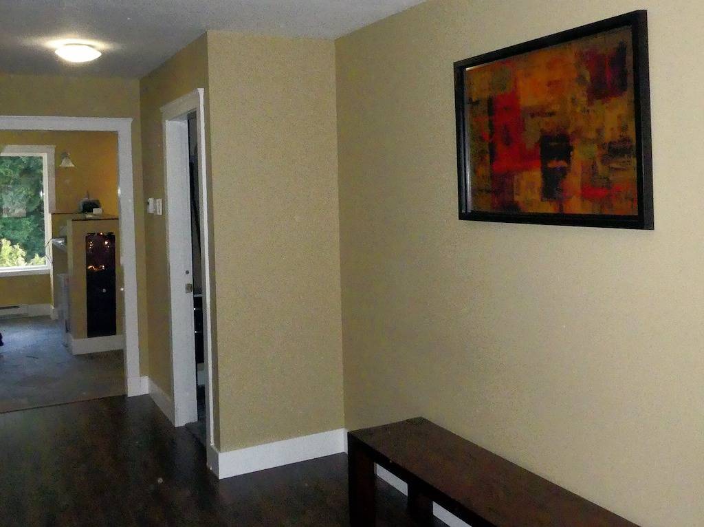 Raum für alle. Mit Blick auf friedliche Grünflächen. Haustierfreundlich in Nanaimo, Regional District of Nanaimo