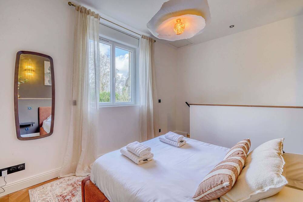 Tour du 18eme, Spa et Cinéma 4k, 1 chambre, 1 Sdb in Villenave-d'Ornon, Bordeaux und Umgebung