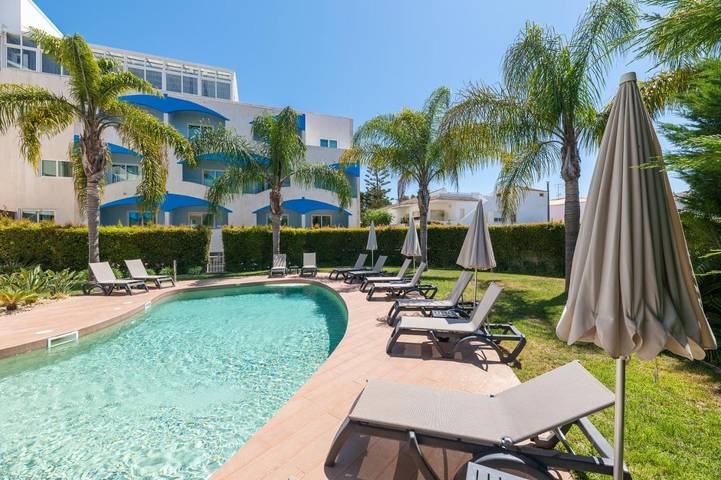 Hôtel pour 2 personnes, avec jardin ainsi que piscine et bassin pour enfant