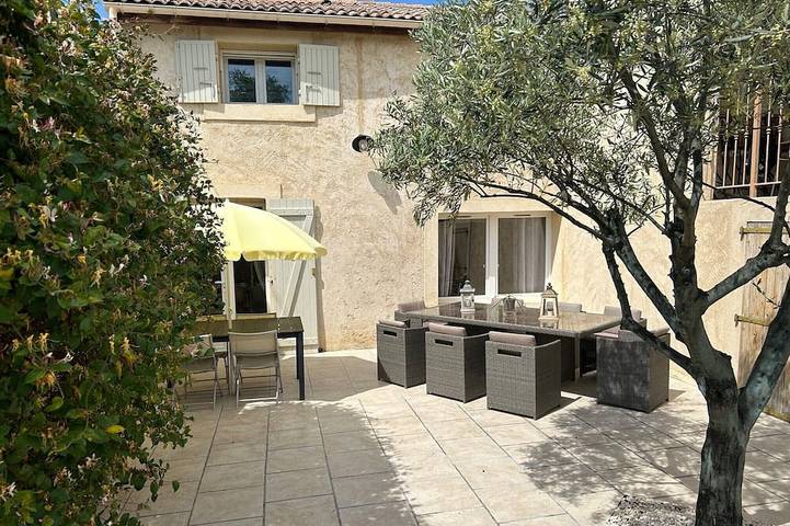 Gîte pour 3 personnes, avec Jacuzzi et Terrasse à Cliousclat