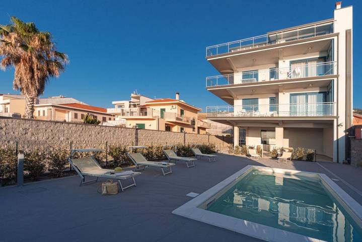 Appartement entier, Ambra - deux-pièces avec terrasse vue mer latérale in Capo d'Orlando, Province de Messina