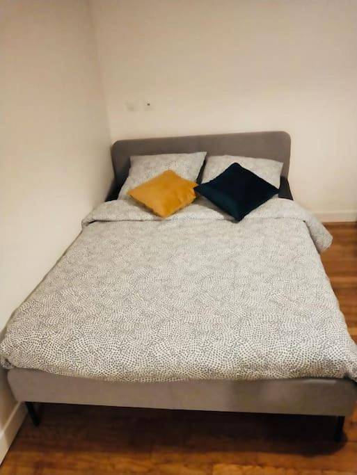 Appartement entier, One-Bedroom Apartment in Bondy, Seine-Saint-Denis