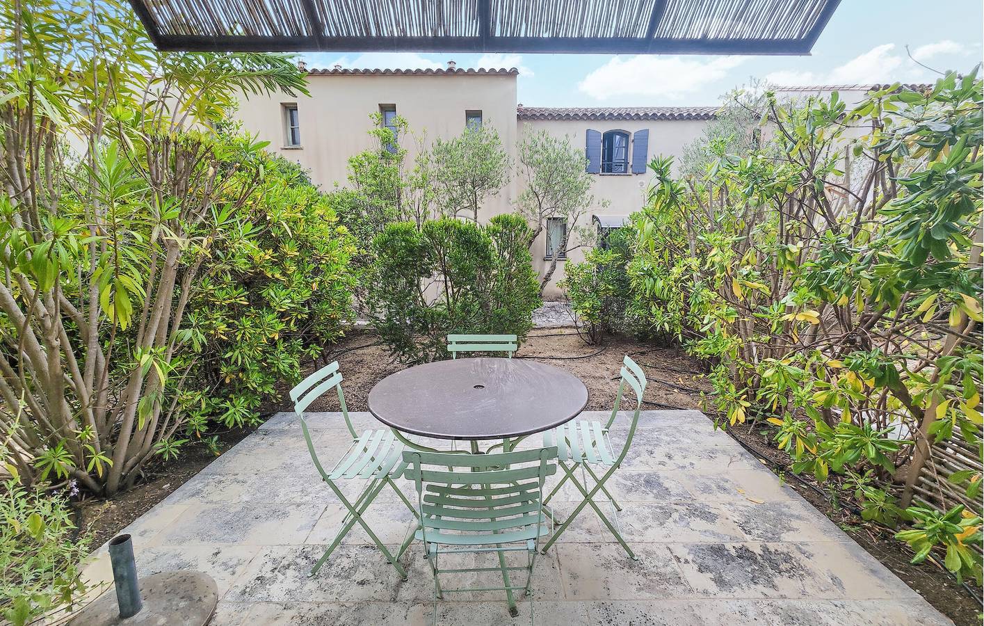 Sunny Apartment in Saint-Laurent-de-la-Cabrerisse in Saint-Laurent-de-la-Cabrerisse, Région de Narbonne