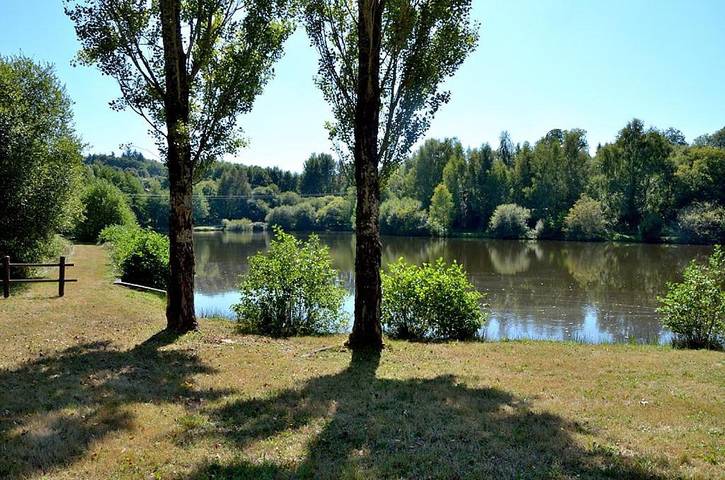 Maison de vacances pour 6 personnes, avec Terrasse et Jardin ainsi que Piscine et Vue sur le lac