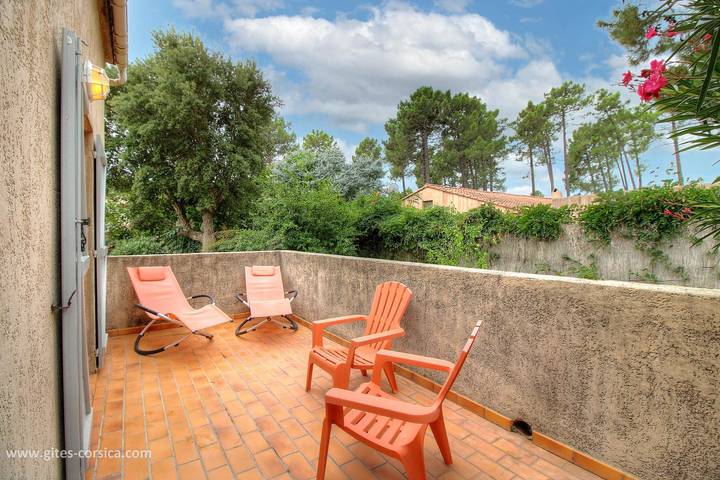 Gîte pour 6 personnes, avec Terrasse et Jardin à San-Gavino-di-Carbini - 4