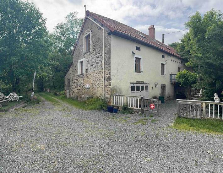 Location de vacances pour 8 personnes, avec vue ainsi que jardin et vue sur le lac à Chiddes