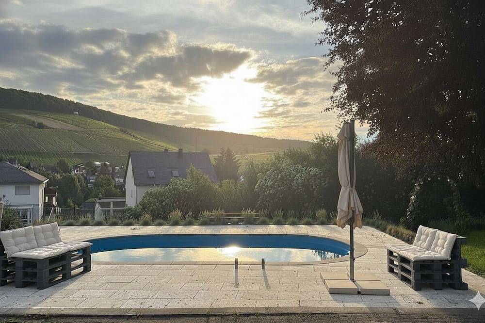 Ganze Wohnung, Romantic holiday with Pool & Panorama Weinberg in Martinsthal, Eltville am Rhein