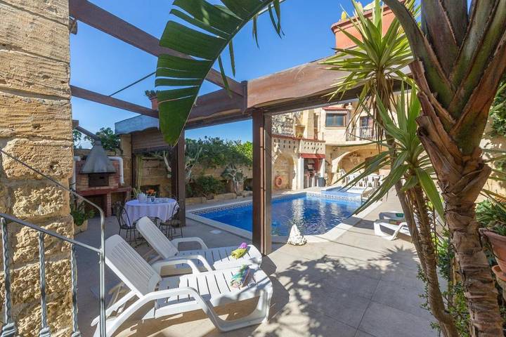 Villa für 21 Personen, mit Pool und Garten sowie Whirlpool - 1