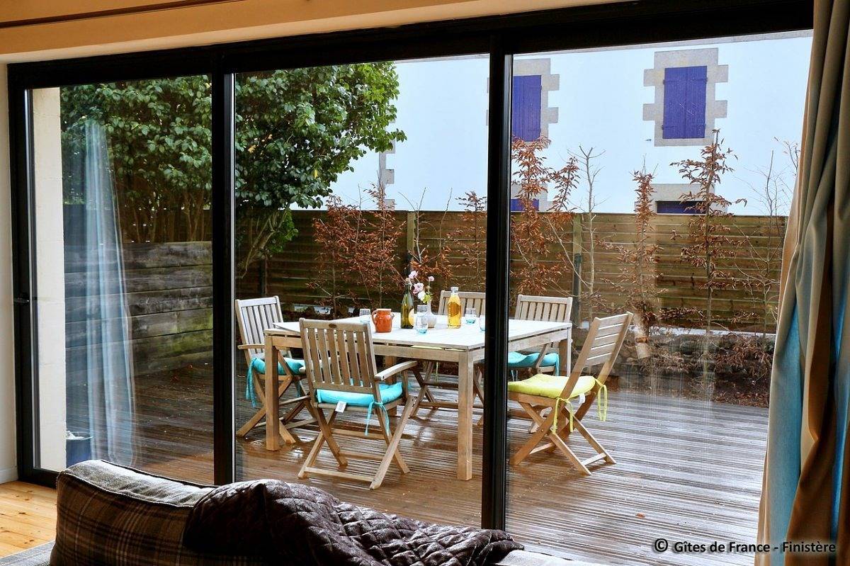 Derrière la charmille in Combrit, Côte de Cornouaille