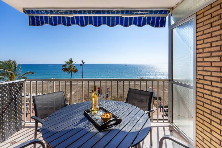 Ferienwohnung für 5 Personen, mit Meerblick und Balkon sowie Terrasse in Fuengirola