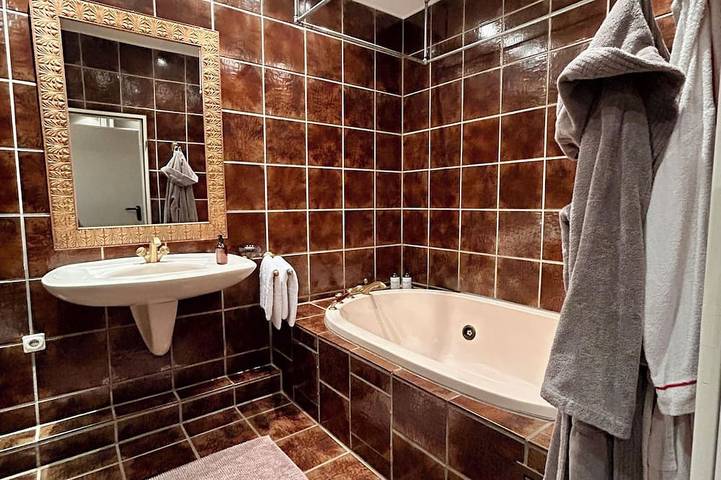 Appartement entier, Briller Palais with huge garden and whirlpool in Wuppertal, Bergisches Land