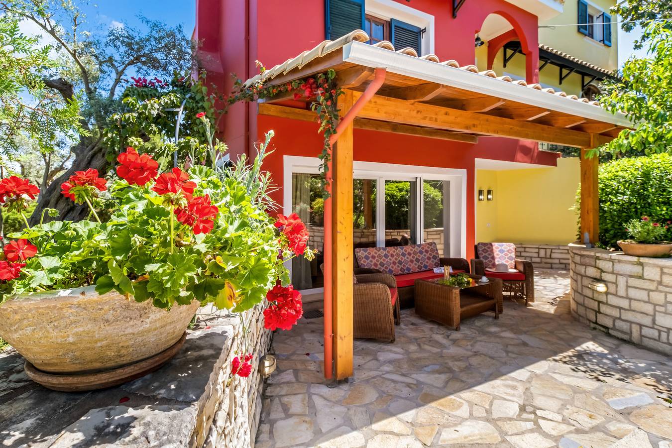 Appartamento intero, Appartamento 'Polys Villa Lefkada 1' con vista sulle montagne, Wi-Fi e aria condizionata in Apolpena, Leucade Città