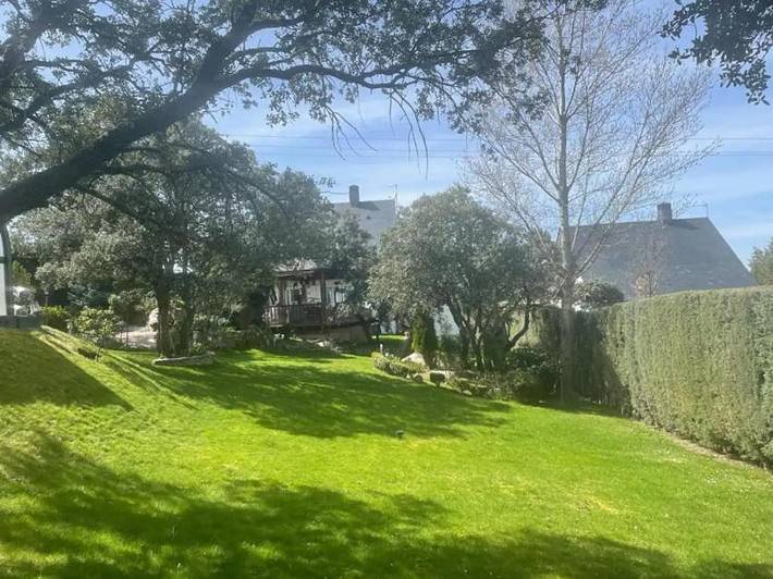 Casa rural para 9 personas, con Balcón y Jacuzzi además de Terraza y Jardín en El Espinar
