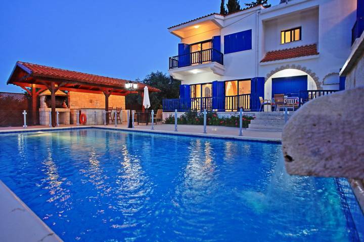 Villa voor 9 personen met tuin in Πόλις Χρυσοχούς, Zuid Cyprus