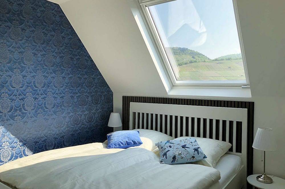Ganze Wohnung, Urlaub an der Mosel mit Moselblick, Moselschiff und Moselweinbahn in Kövernig, Kröv