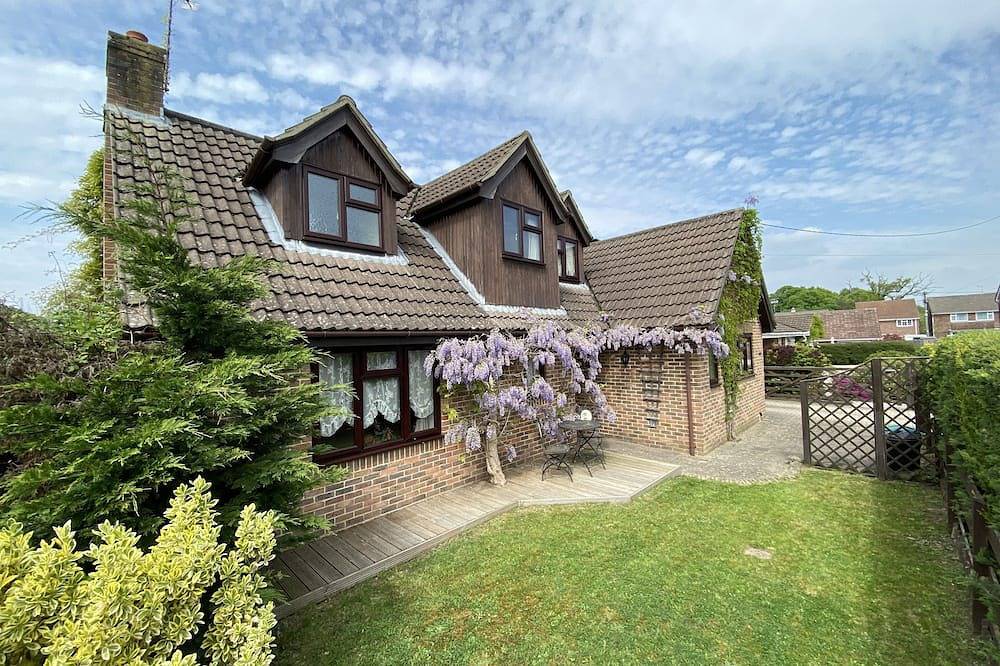 Chalet for 6 People in Marchwood, New Forest National Park
