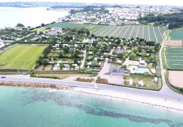 Mobil home pour 4 personnes, avec terrasse et piscine dans Plage De Kersaliou