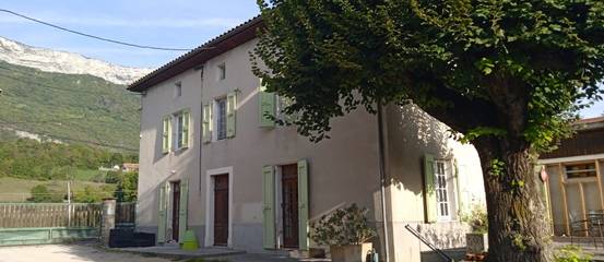 Gîte pour 6 personnes, avec terrasse et piscine, animaux acceptés à Varces-Allières-et-Risset