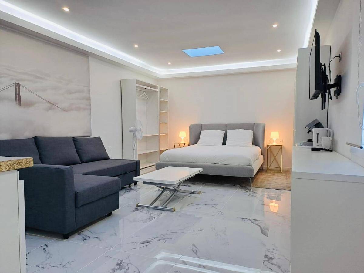 Appartement entier, One-Bedroom Apartment in Orly (Île de France), Val-de-Marne