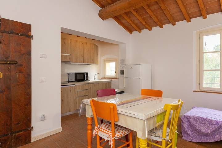 Entire apartment, Apartment 'Evelina' with Shared Garden and Wi-Fi in Castagneto Carducci, Etruscan Coast