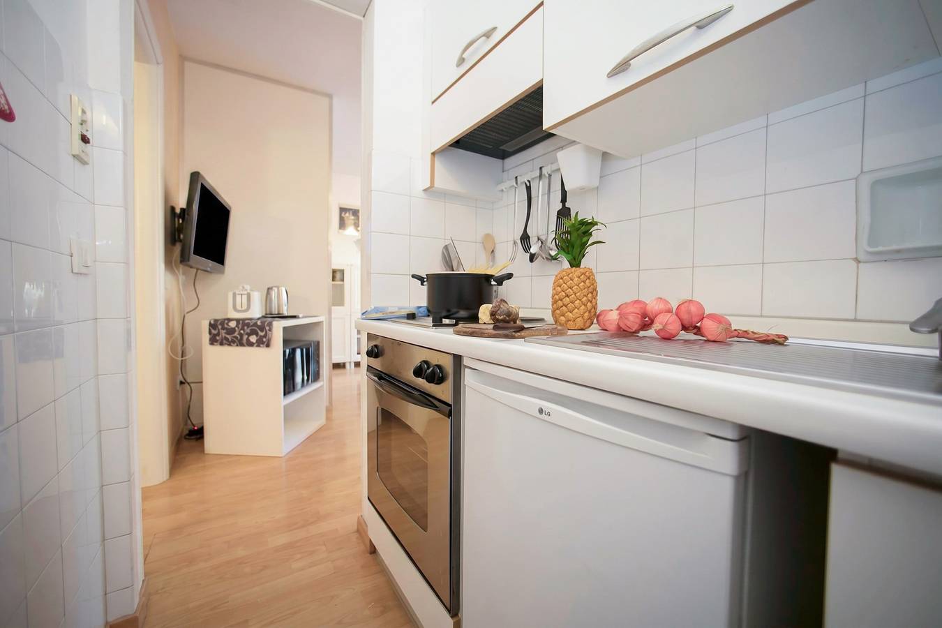 Entire apartment, Riva Lago e Spiaggia Apartment with Balcony and Parking in Riva del Garda, Garda Mountains
