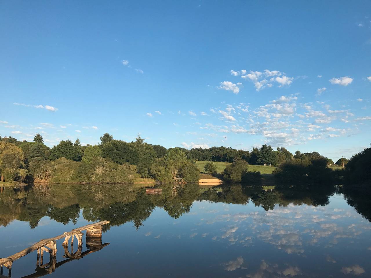Cottage 'Porcherat - Perigord Vert, Dordogne' with Lake View, Private Garden and Wi-Fi in La Roche-Chalais, Périgord Vert